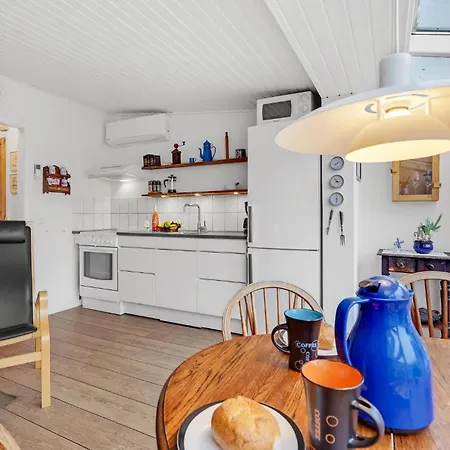 Pet Friendly In With Kitchen Holiday home